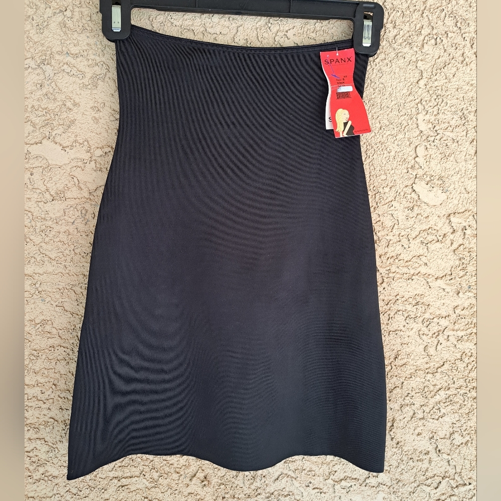 NWT SPANX Black Half Slip/ Skirt S